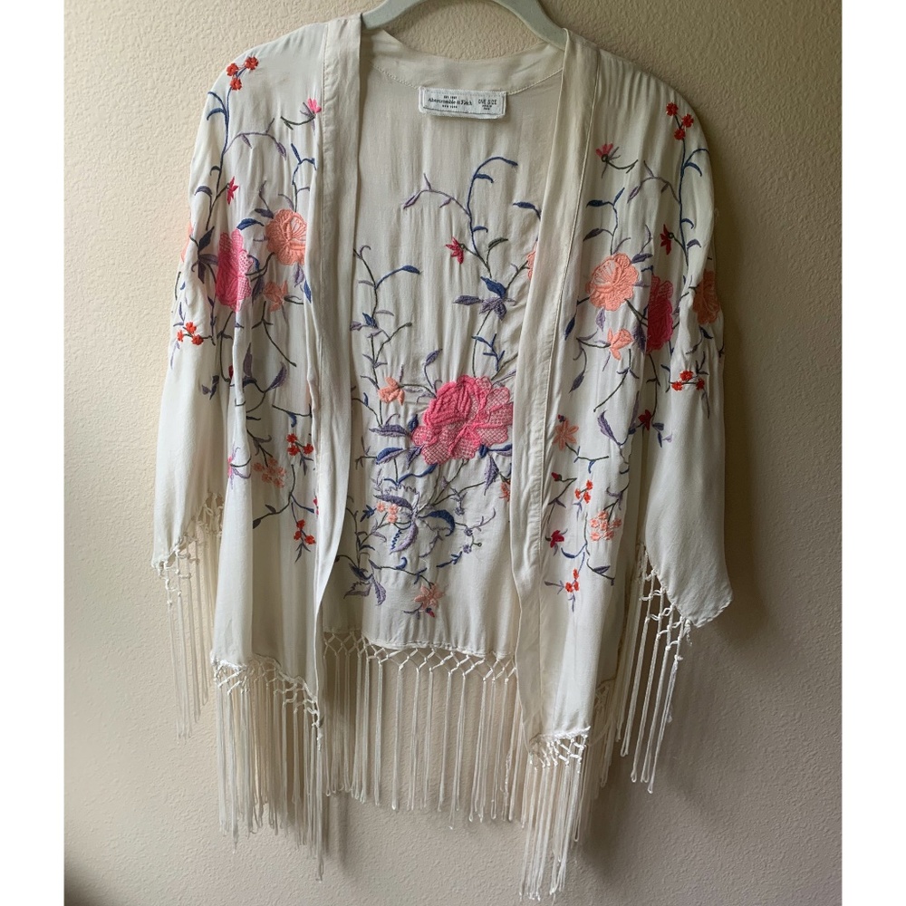 Abercrombie & Fitch floral fringe kimono